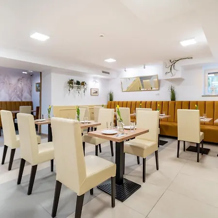 מלון דירות Helios 4*