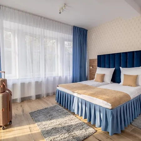 Helios מלון דירות 4*